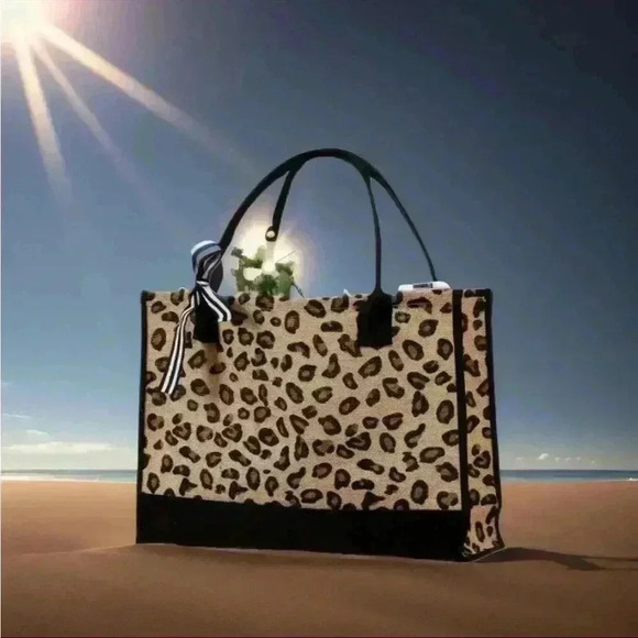 Chic Leopard Print Canvas Tote Bag - Picture 2 of 6